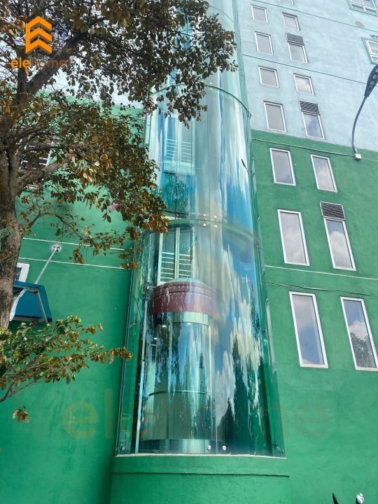 Thang máy kính: Lý do lựa chọn cho biệt thự hiện đại 362689045 767895811799152 7193470987286633220 n