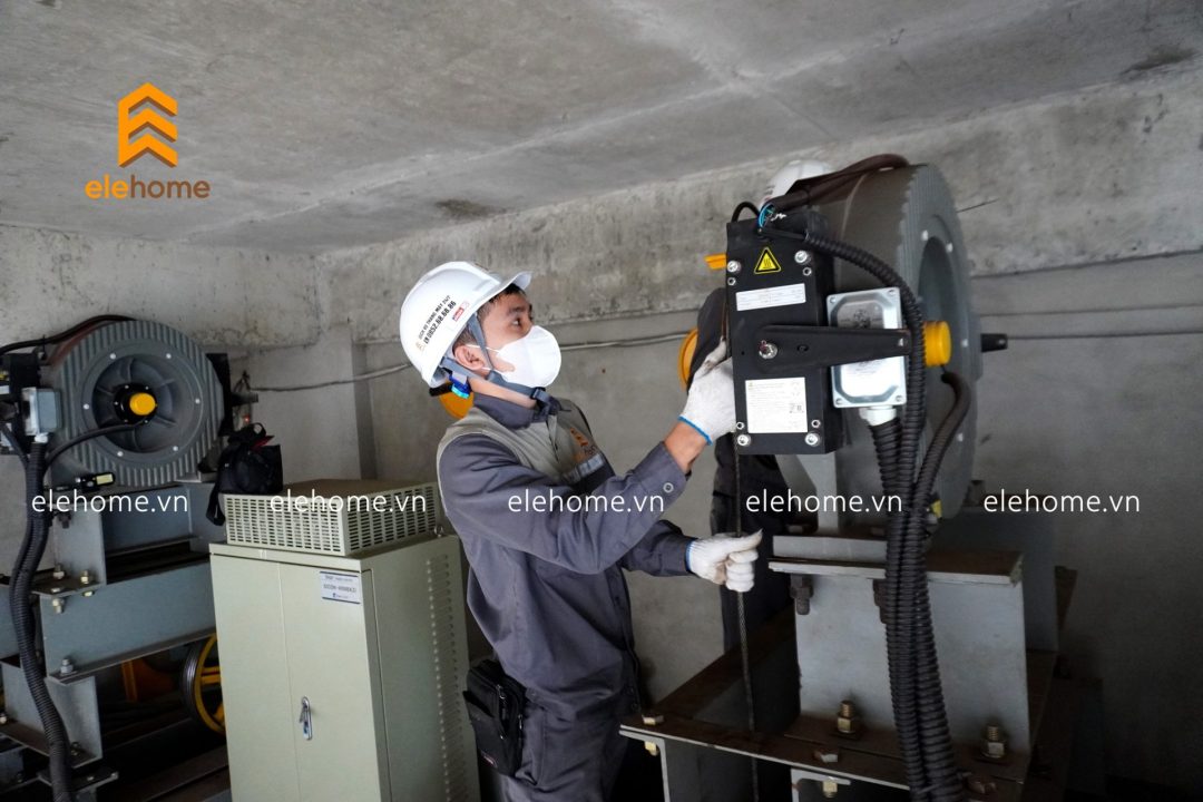 Tầm quan trọng bảo trì thang máy mùa du lịch biển Cửa Lò thang may 3